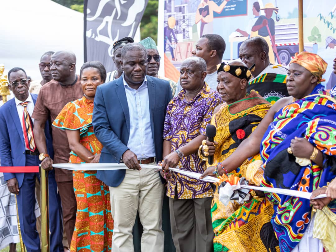 Opagyakotwere Bonsra Afriyie II (2nd right), Mr Simon Osei Mensah (3rd right) and Mr Eric Asubonteng, managing director of AGA cutting tape for the project